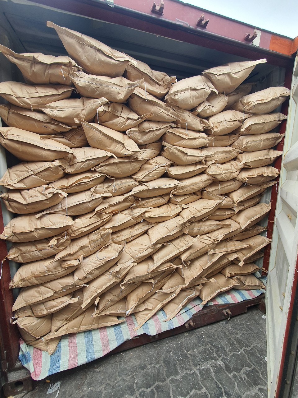 cassava flour loading and unloading